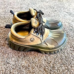 Camo crocs leather upper size 7wm 5 big kid size